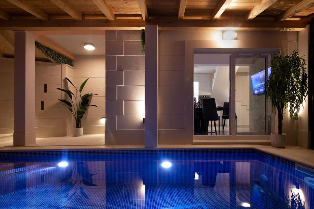 Spli Pool SPLIT- HOUSE WITH INDOOR POOL (iznajmljivanje)
