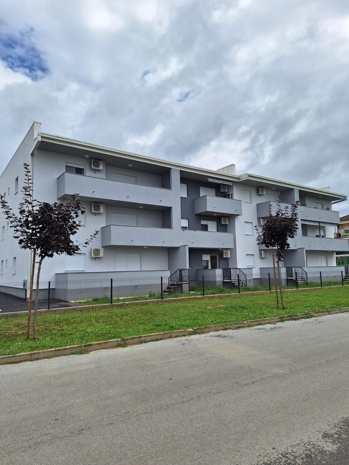Stan 78 m2, kompl. namješ. i opremljen, novogradnja, 78 m2, sjever