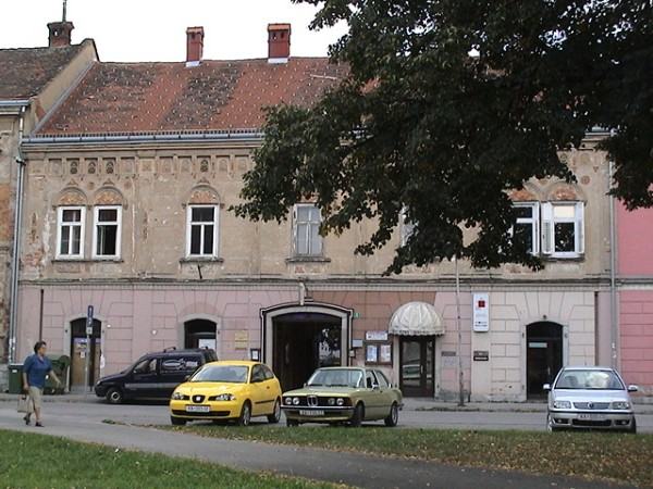 Stan: Karlovac, 139 m2, u centru sa POGLEDOM na KUPU
