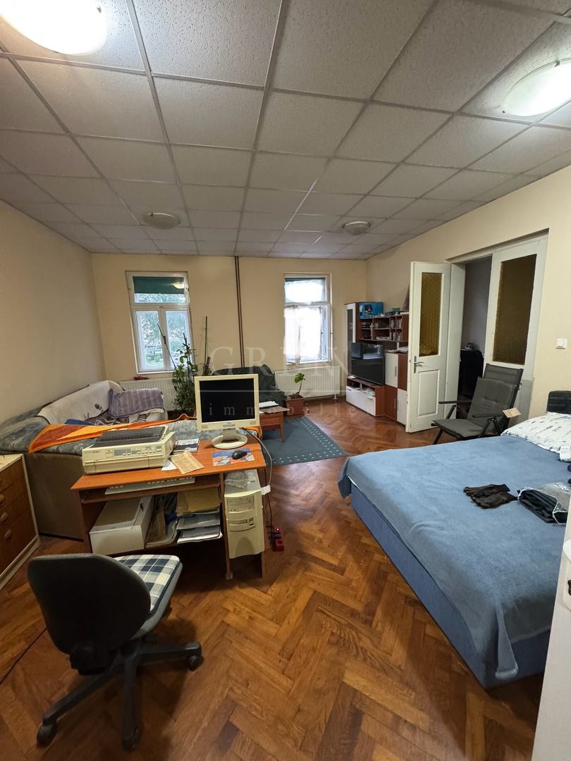 Stan Karlovac Centar,  115m2+100 m2 tavana, PRILIKA