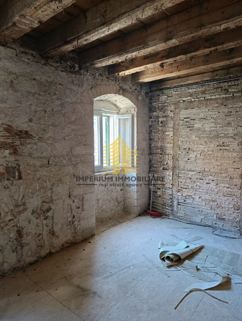 Stan, Prodaja, Sinj, 40m2, 1,5-sobni (1S+DB)