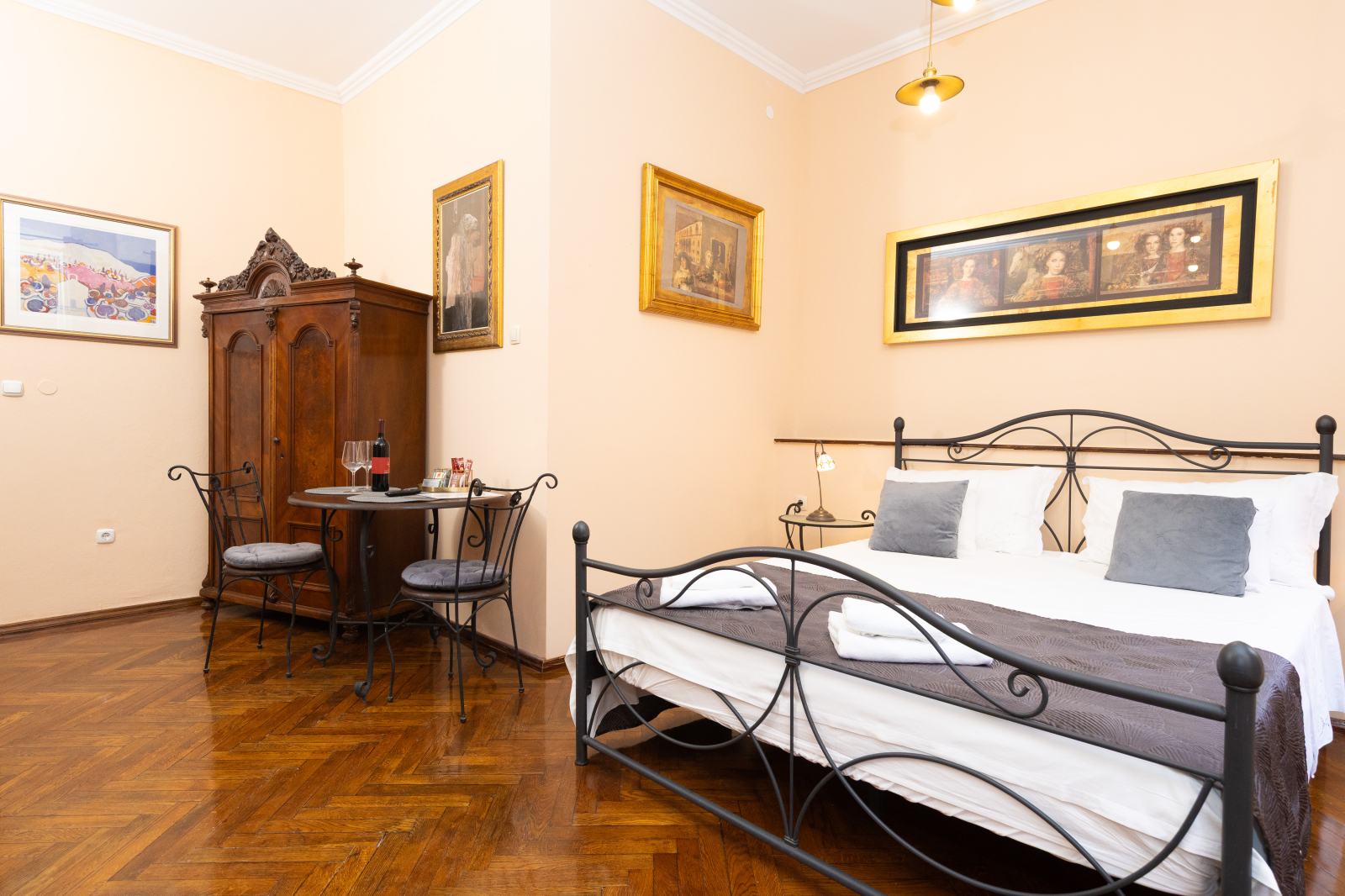 Stan sa tri apartmanske jedinice u Starom gradu, Dubrovnik