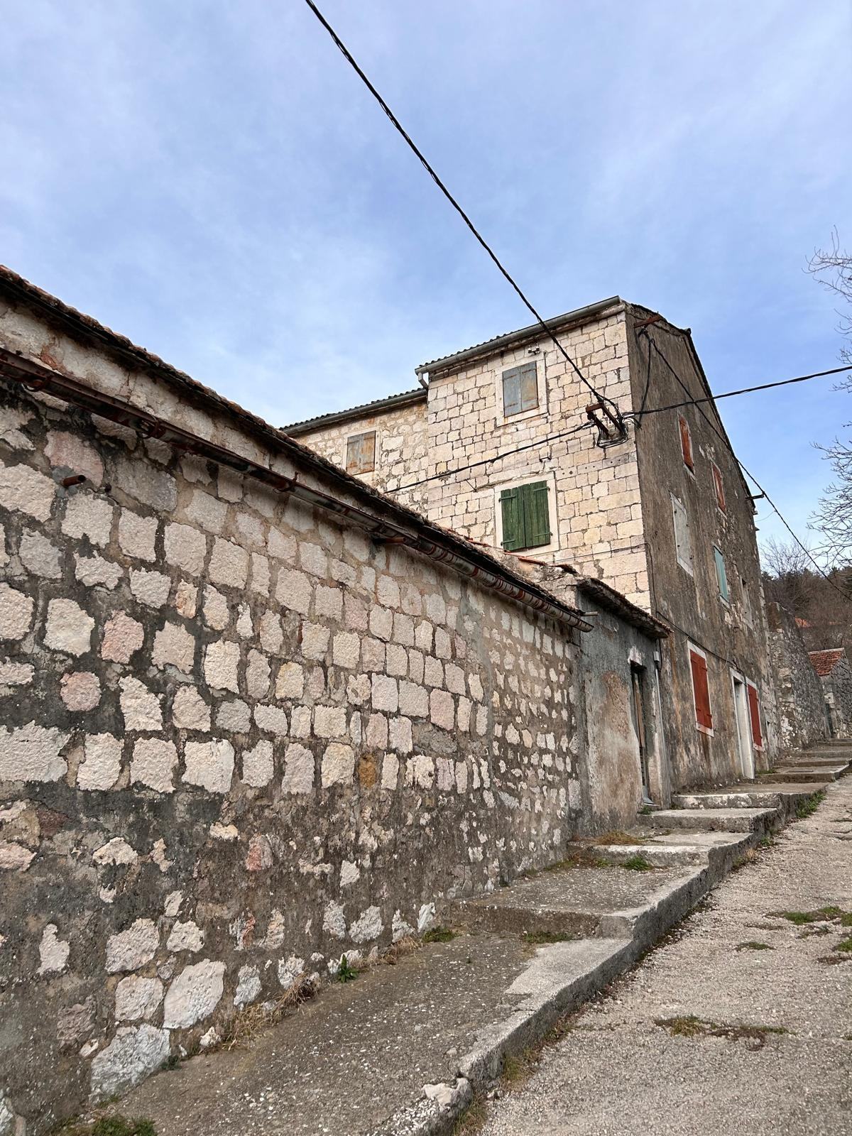 stare-obiteljske-ku-e-prodaja