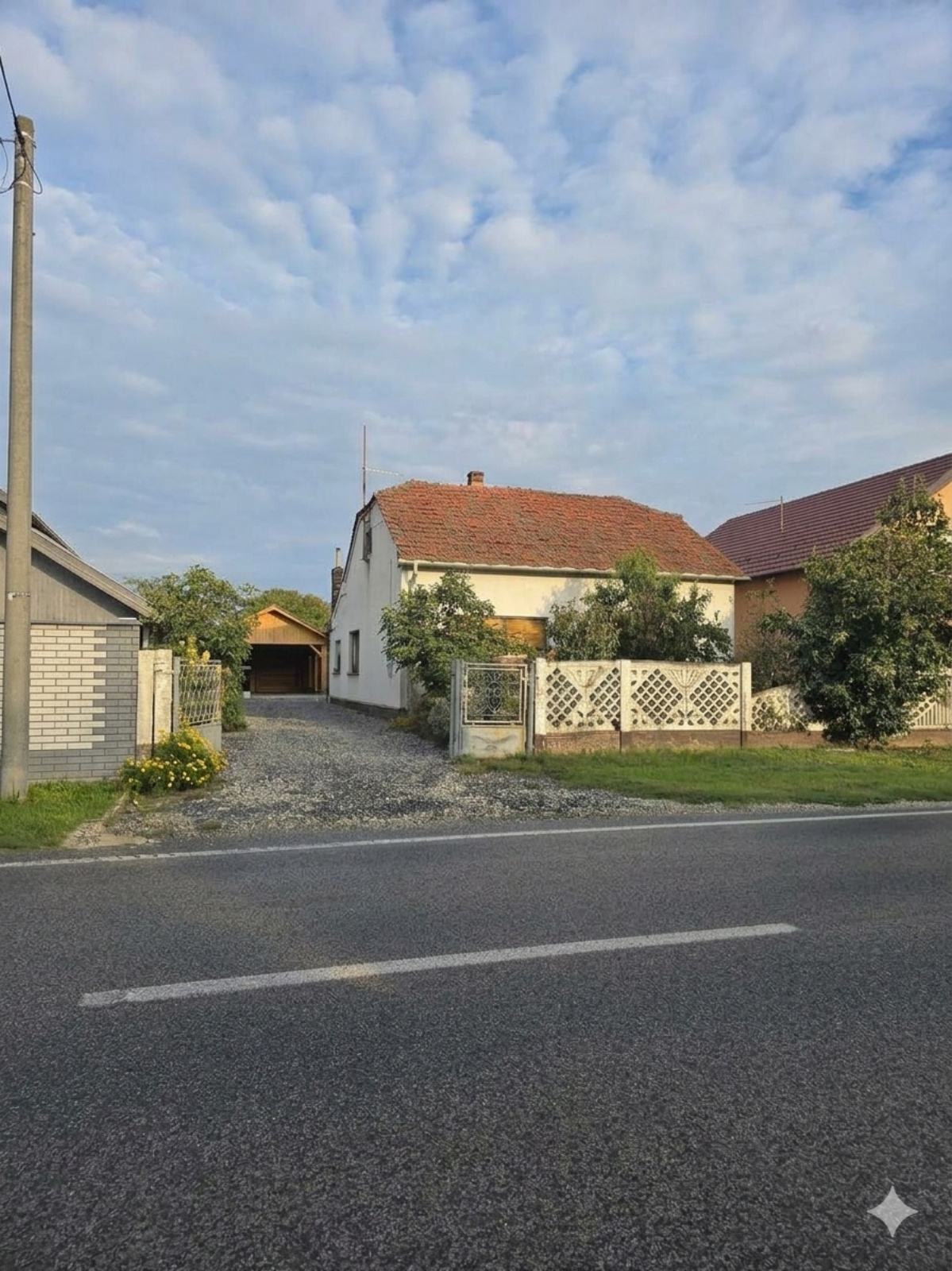 Starigrad kuća s 1540 m2 okućnice