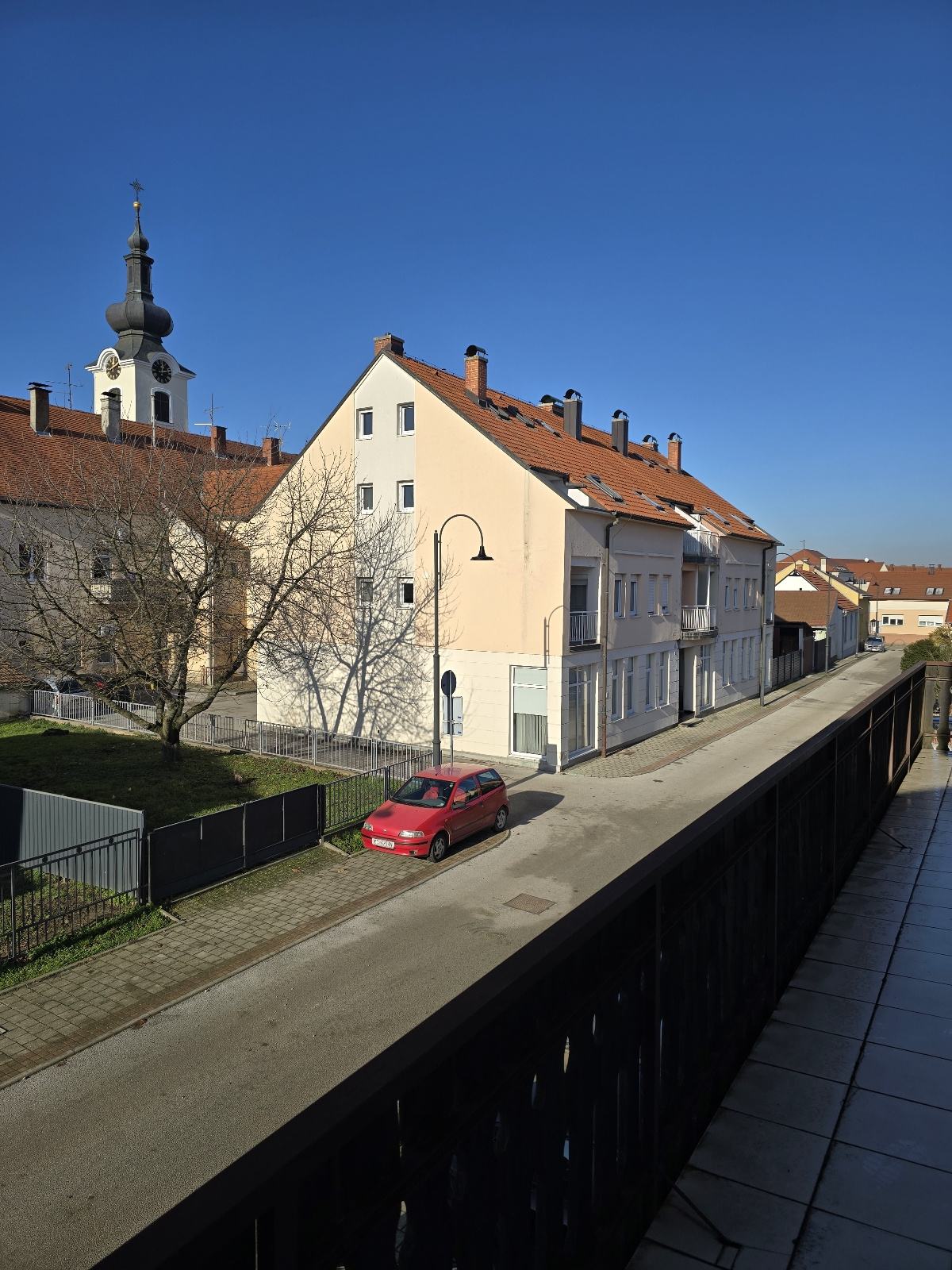 Vijećnička stan na I katu, zidana garaža, podrum, etažirano
