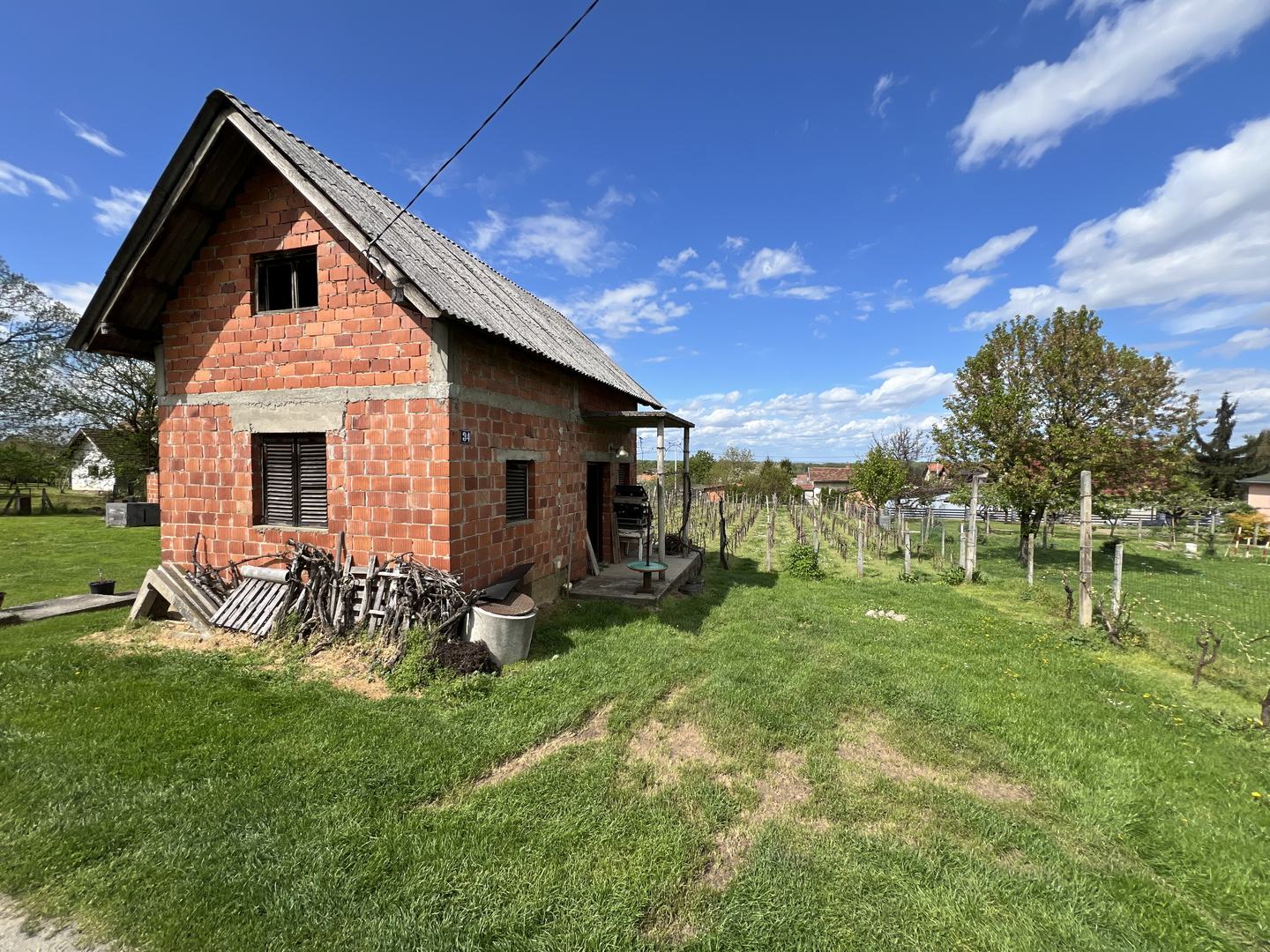 Vikendica 39 m2 i vinograd 698 m2 / Vinica, Koprivnica