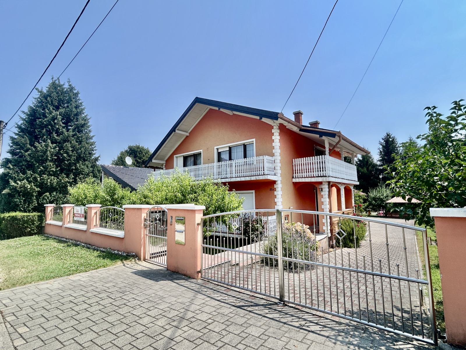VIŠEETAŽNA OBITELJSKA KUĆA - PODOLICE 300.00 m2