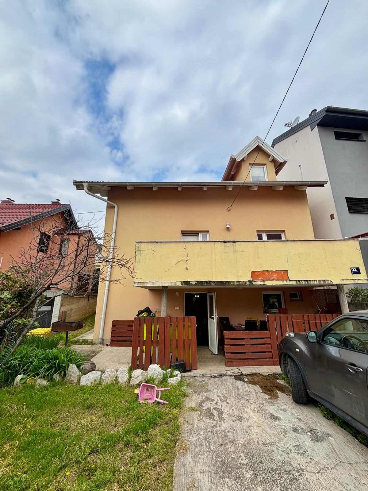 Zagreb (Maksimir), kuća 148 m2, mirna lokacija, prilika za adaptaciju ...