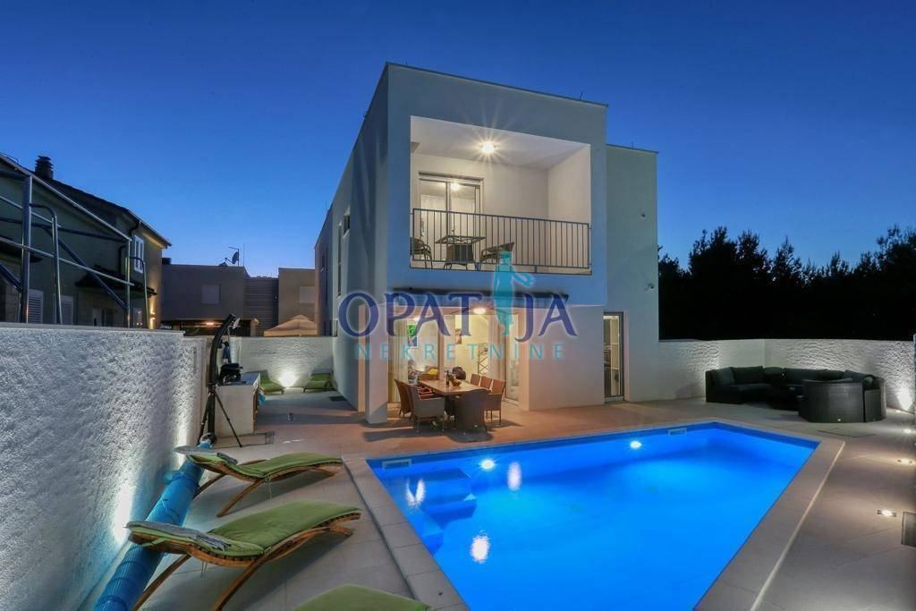 Zaton, Villa mit Swimmingpool (prodaja)