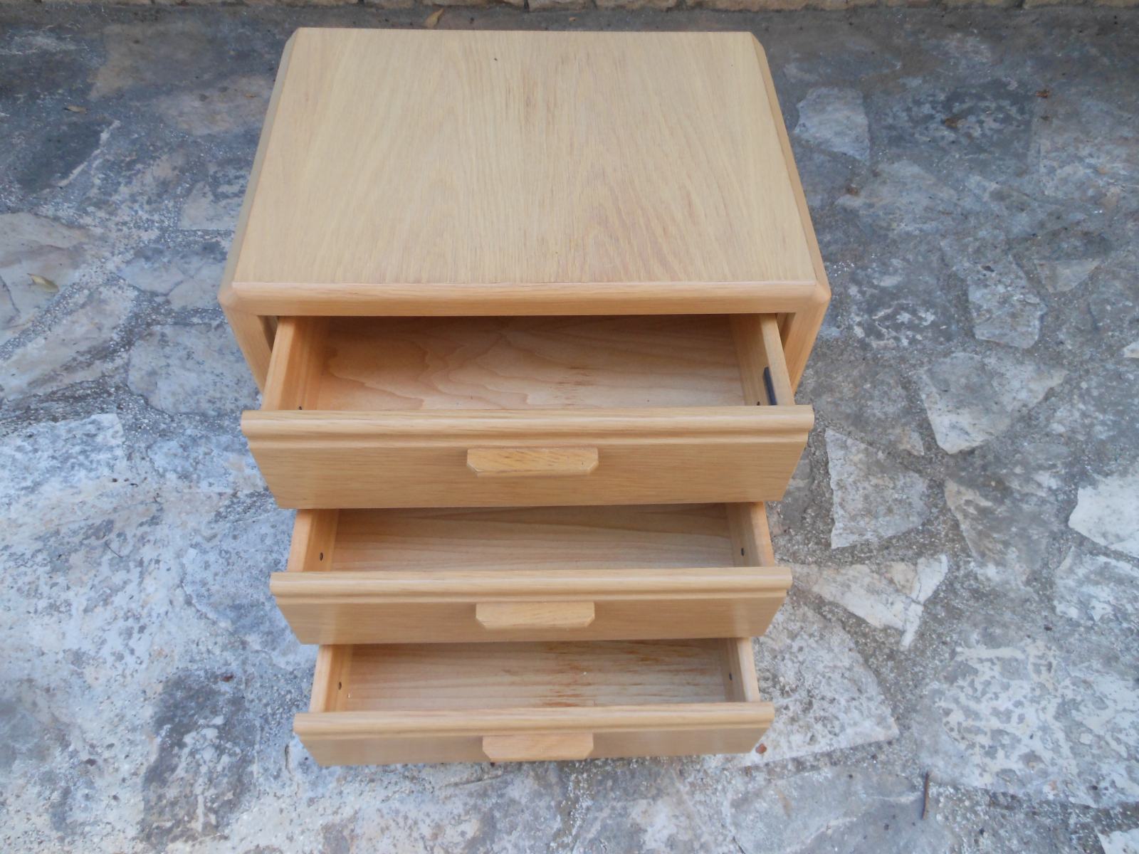 Drveni noćni ormarić Š 50 cm x V 50 cm x D 39 cm