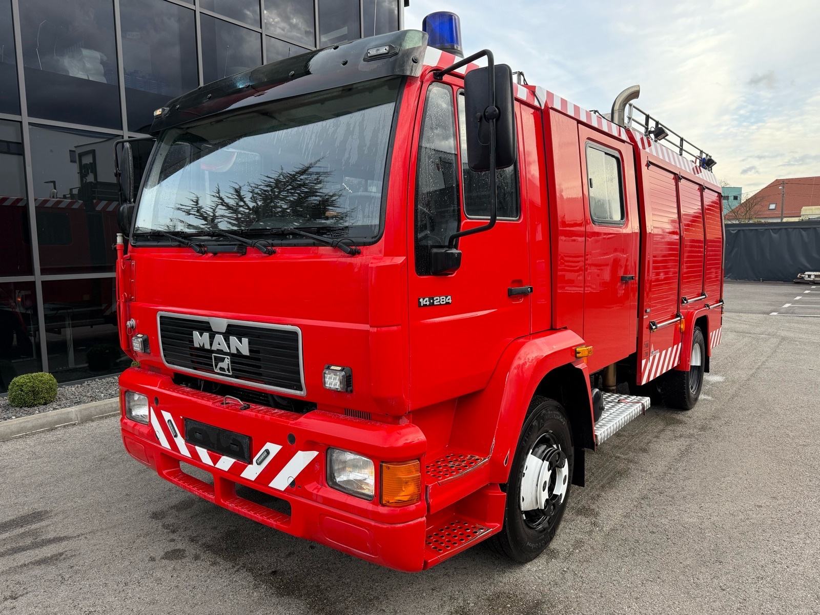 Man 14.284 DUPLA KABINA VATROGASNO NAVALNO VOZILO REZERVAR VODE 3.000L ...