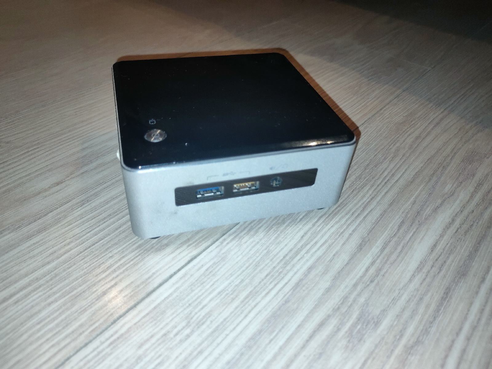 Intel NUC5i5RYB mini računalo