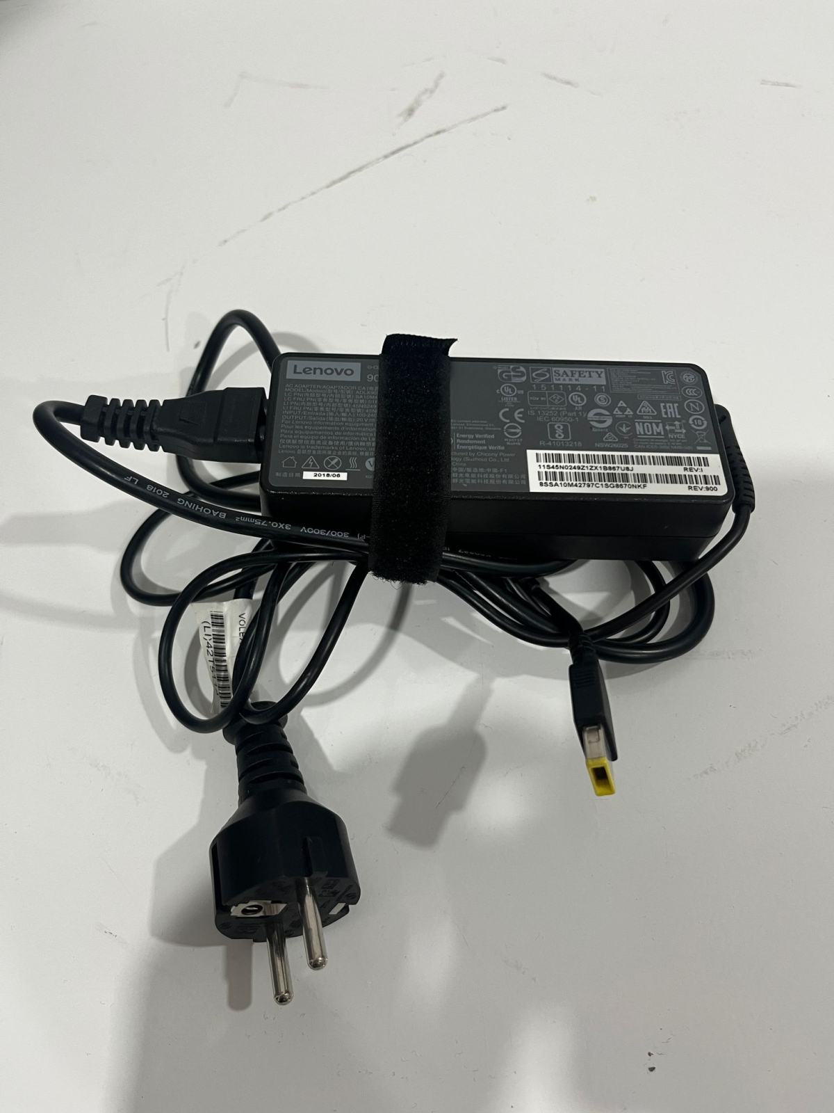 Alimentatore 90W per Lenovo - 20V 4,5A - plug 5,5x2,5mm Alimentatore 90W per Lenovo - 20V 4,5A - plug 5,5x2,5mm