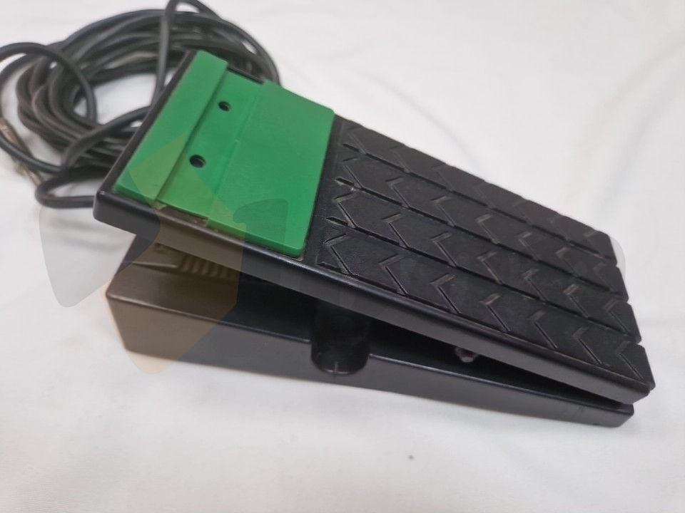 Bespeco VM18L Pédale D'Expression Universelle Pour Clavier - Câble 2m, Inverseur Polarité