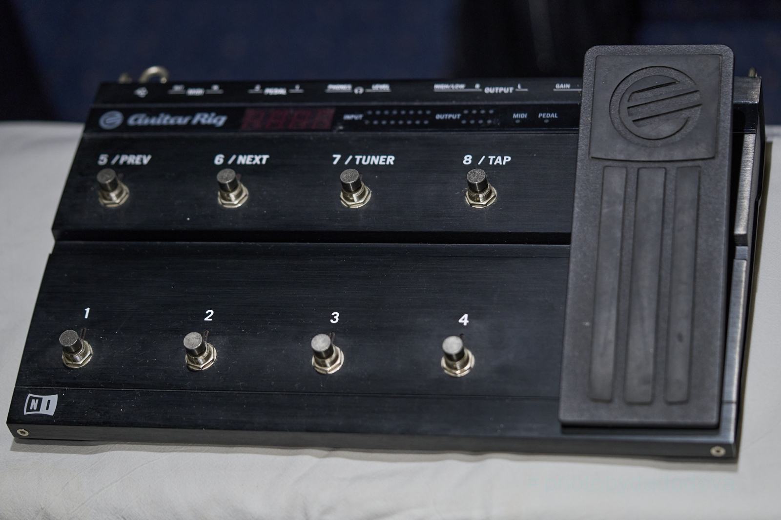 Native Instruments Rig Kontrol 3 - Hardware Foot Controller