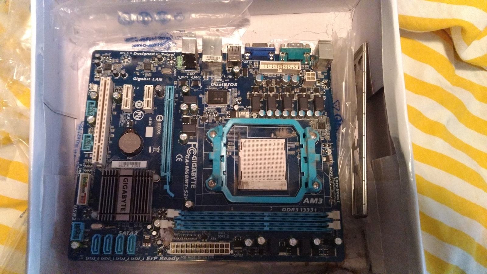 Carte Mère GIGABYTE GA-M68MT-S2P REV 3.0 – Socket AM3, MicroATX, DDR3