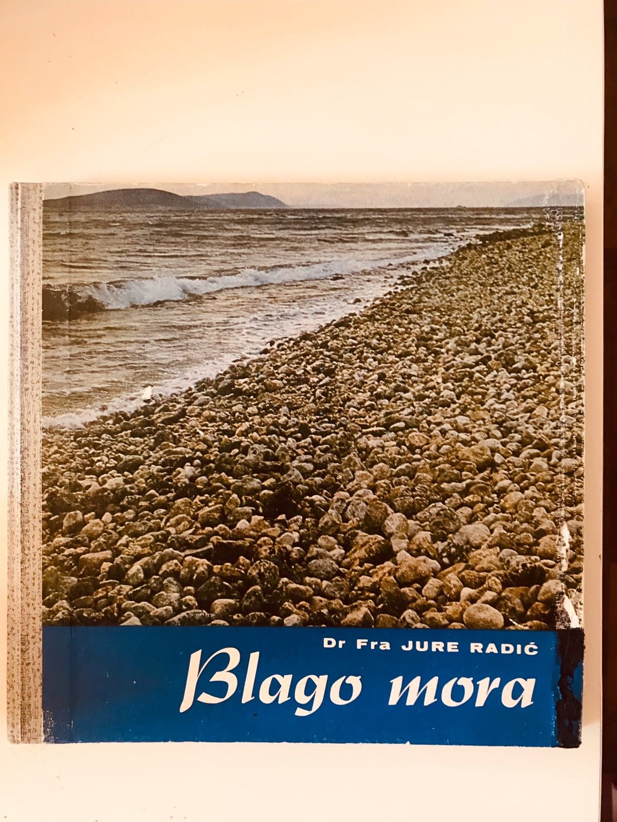 Jure Radić Jure Radić : Blago mora - čarobni svijet školjaka (posveta autora)