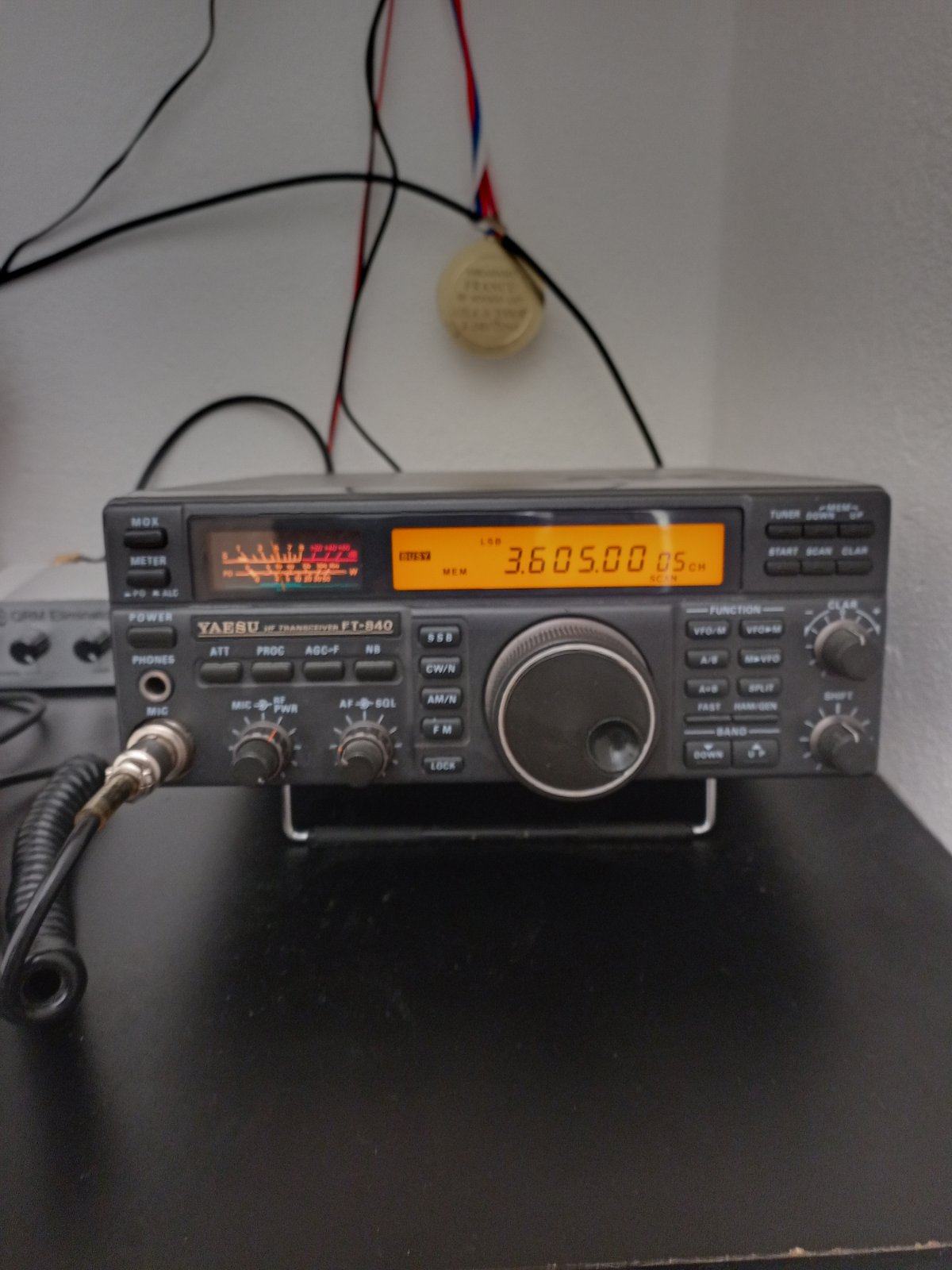 Radio amateur émetteur-récepteur HF YAESU FT-840 100 W testé excellent
