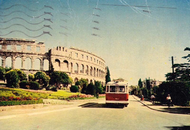Pula Razglednice POLA PULA ARENA AUTOBUS BUS VELIKI FORMAT STARA RAZGLEDNICA 1962