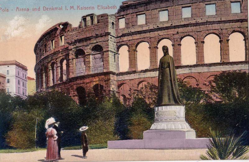 Pula Razglednice PULA POLA ISTRA HRVATSKA ARENA LJUDI DENKMAL STARA RAZGLEDNICA
