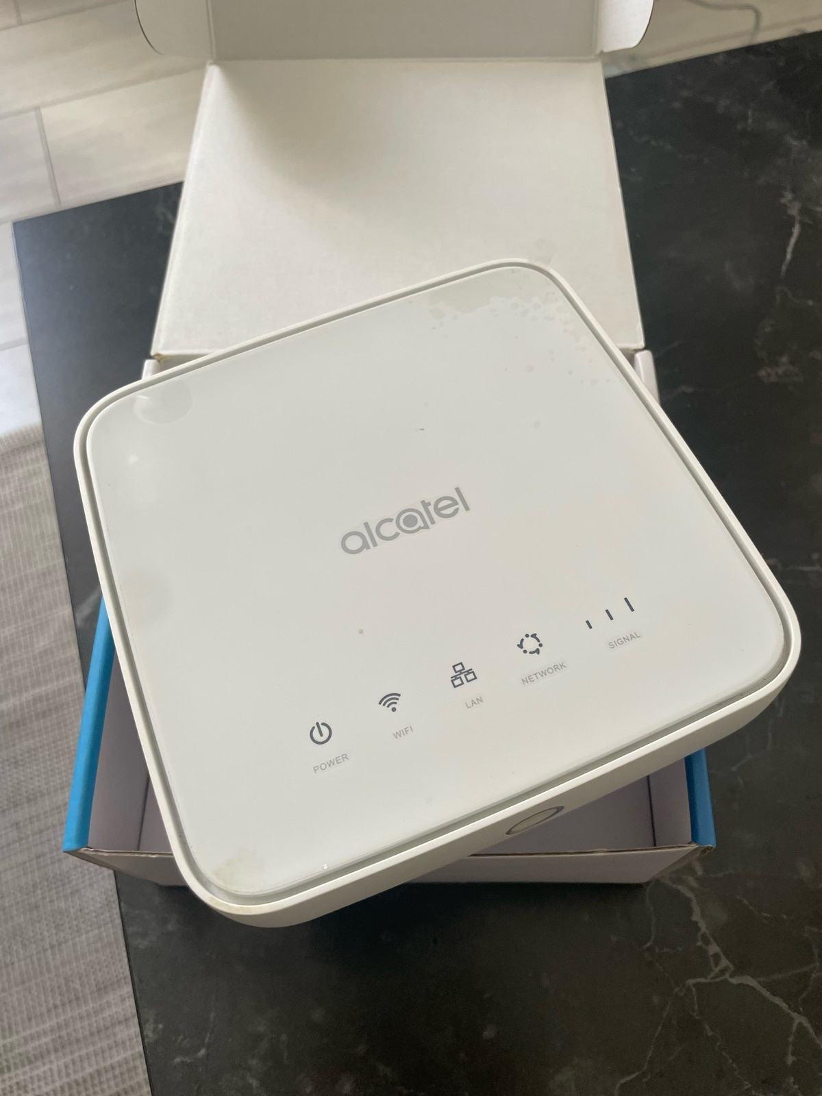 Alcatel HH40V - 4G LTE Internet router