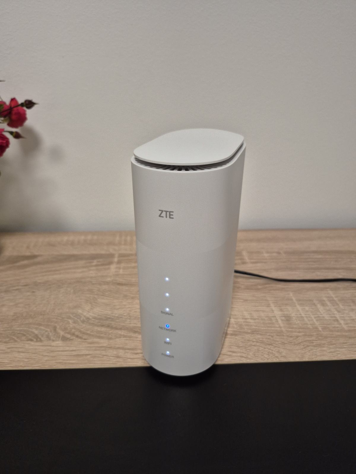 Slika Cat ZTE MC801A 5G Router – LTE Cat.22 (do 3.8 Gbps), Wi-Fi 6,