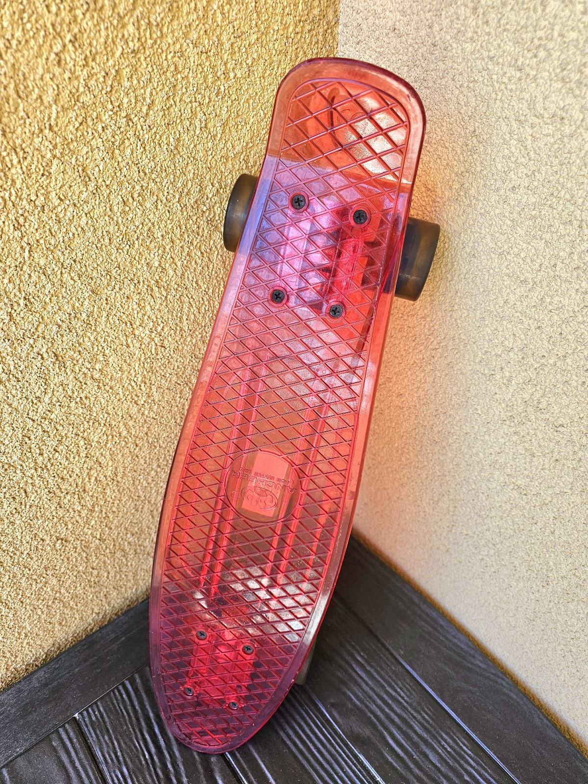 Skateboard - pennyboard 60cm nosnosť 90kg, kovové osi, ružová farba