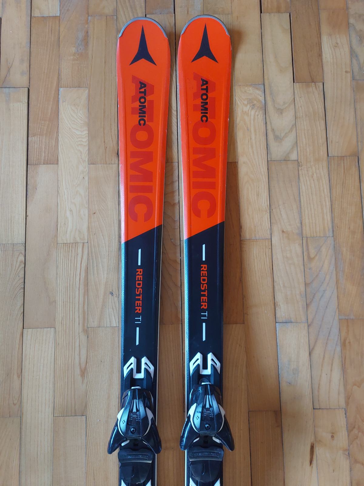 Atomic Redster Q6 + M 12 GW Set de ski 2024 - Ski alpin - Ski - Ski&Freeride - Tout