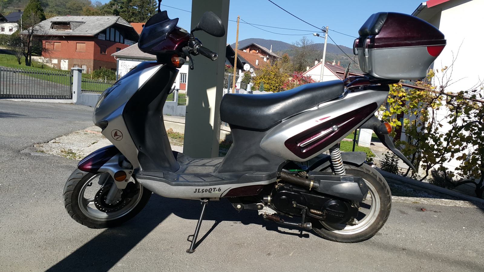 Ricambio Per Scooter Cinesi Fanale Posteriore Per Scooter Jinlun Star 50 - Luce Chiara Con Blinker Integrati, Omologato ECE Fanale Jinlun Star 50QT