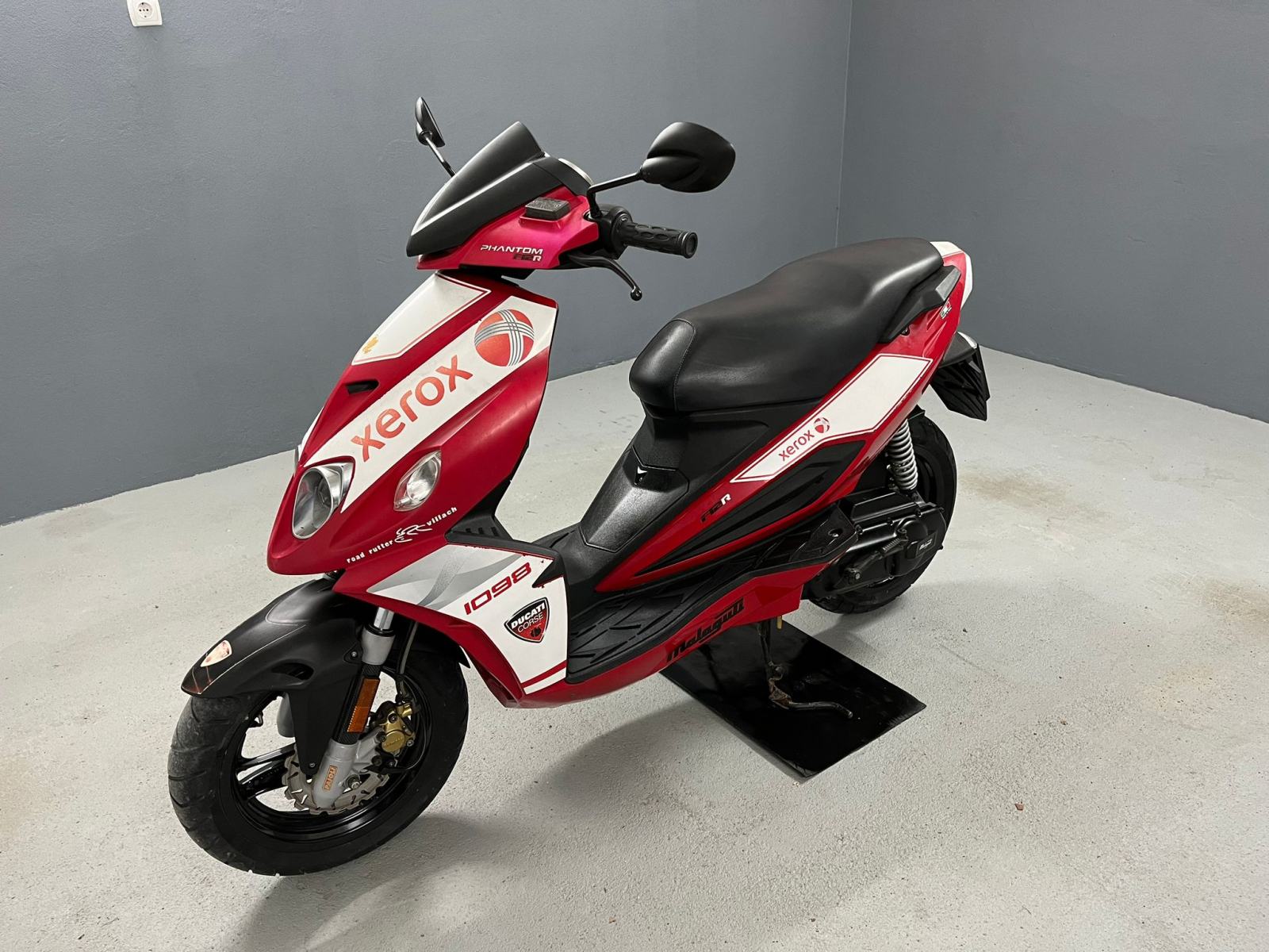 Ducati Corse Phantom F12 50 Cc 50cc Scooter Phantom Phantom F12