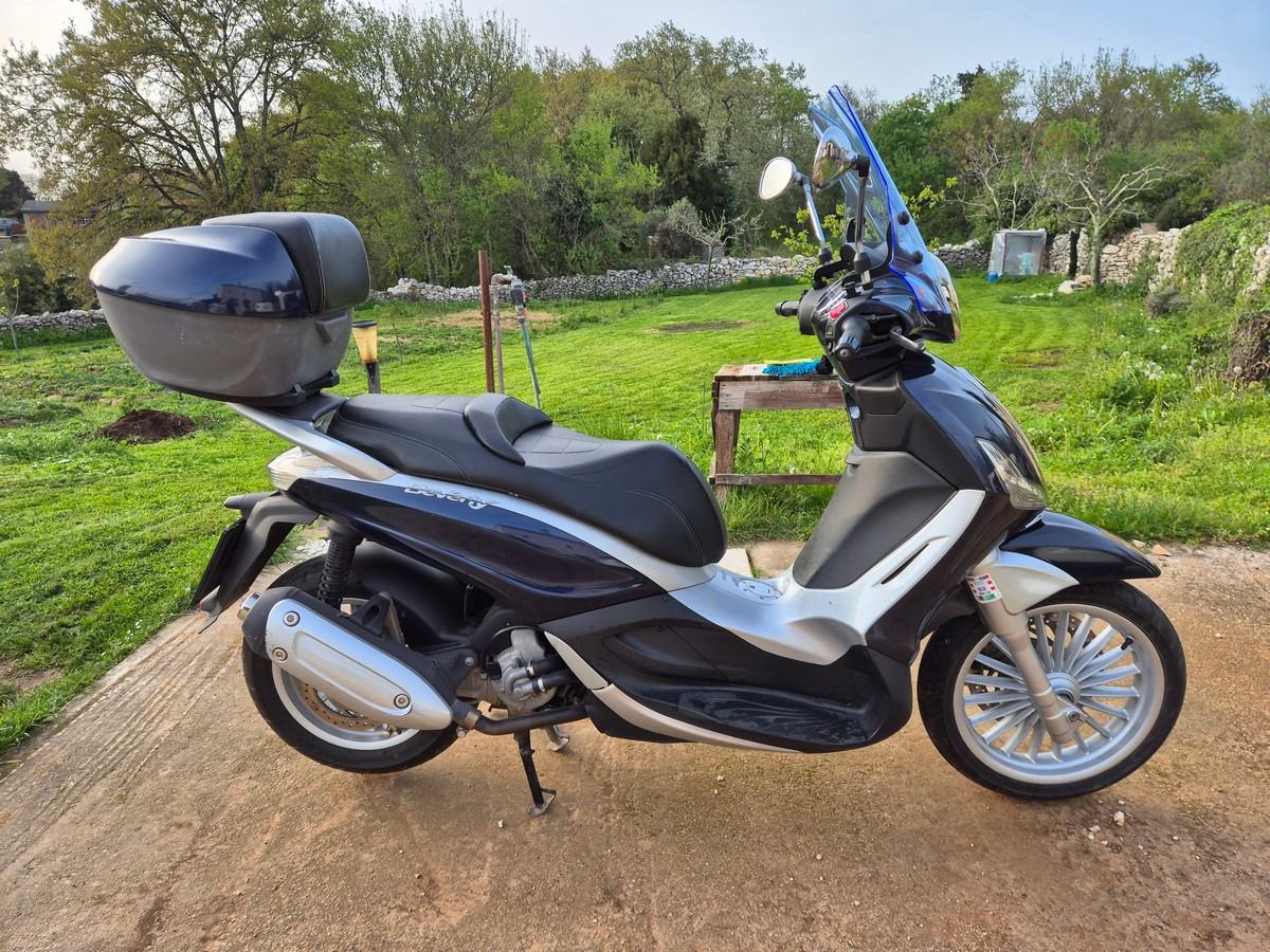 Piaggio Beverly Aprilia Sportcity Street 300 Sportcity 300 Scheda