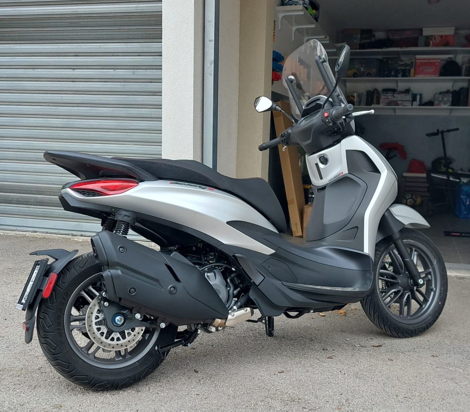 Beverly 400 Nuovo Beverly 350 Beverly 350 Beverly 400 Tourer