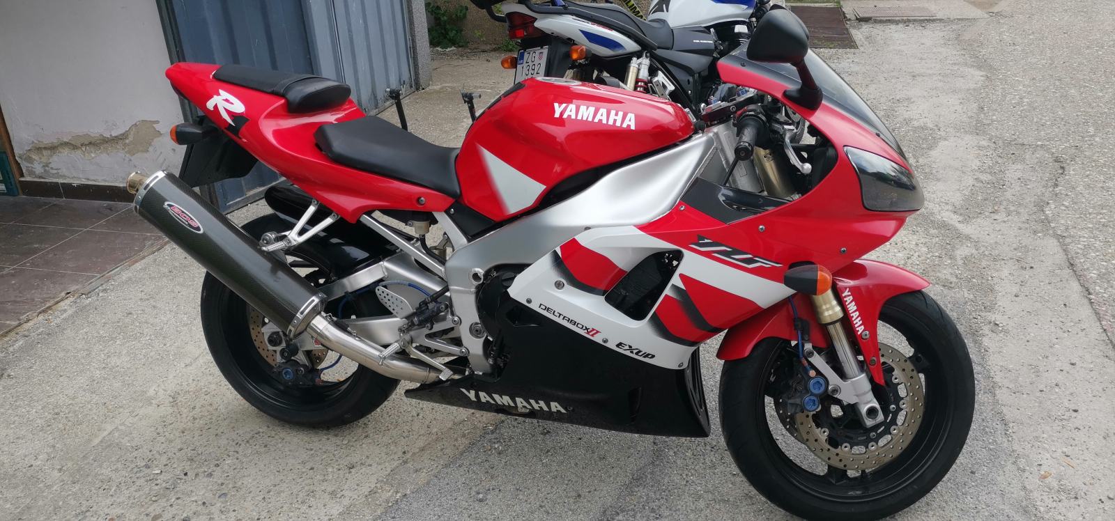 Yamaha R1 2002g, 2002 god.