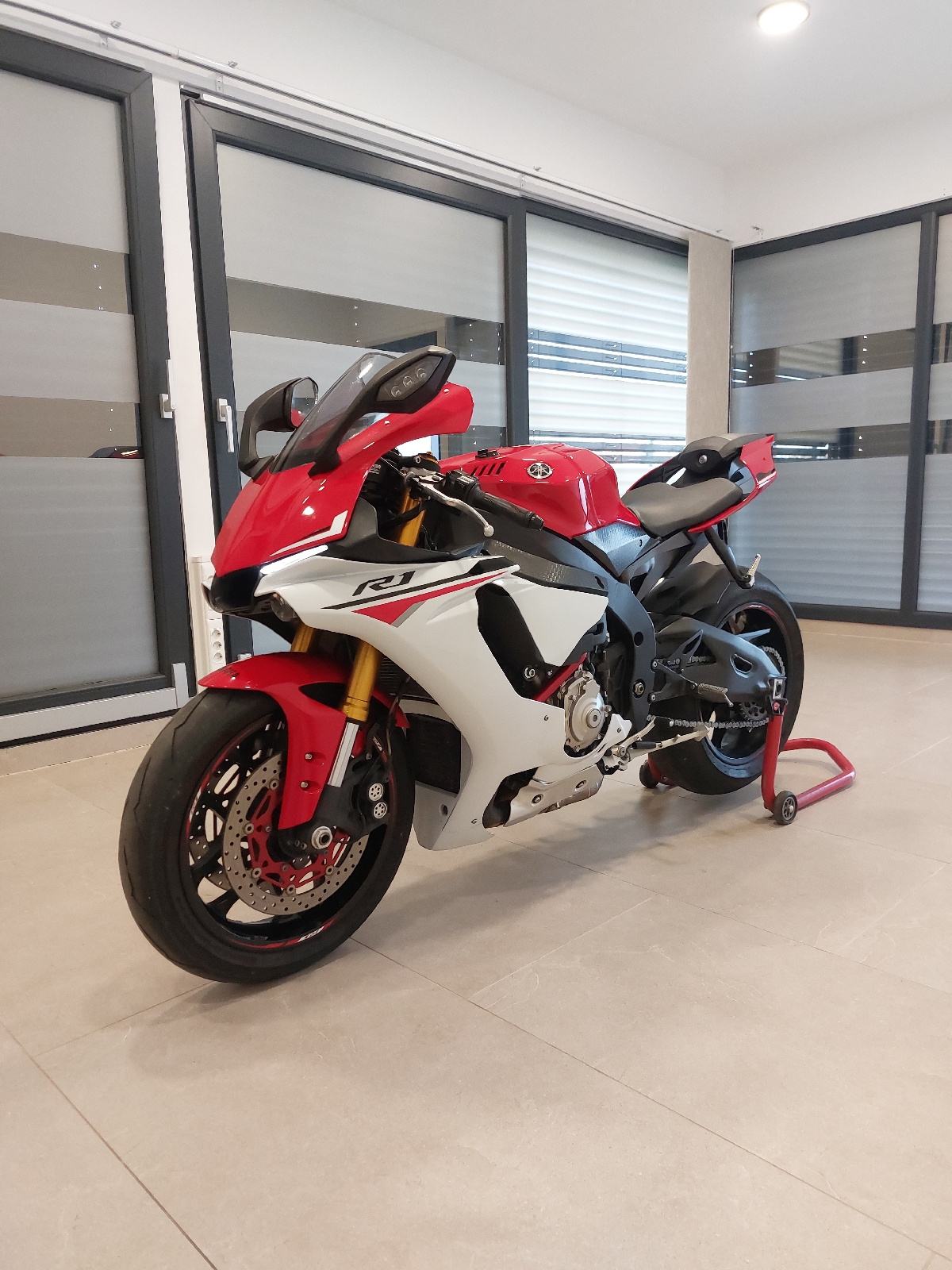 Yamaha R1 998 cm3, 2016 god.