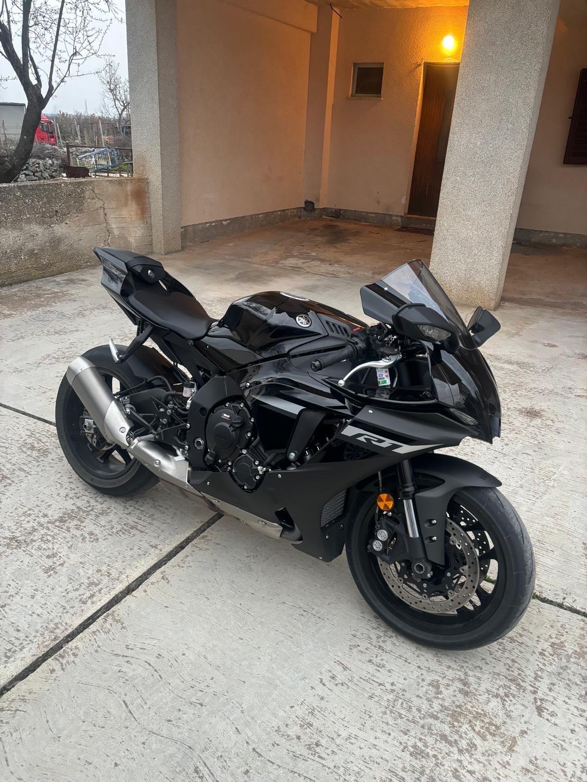 Yamaha R1, 2024 god.