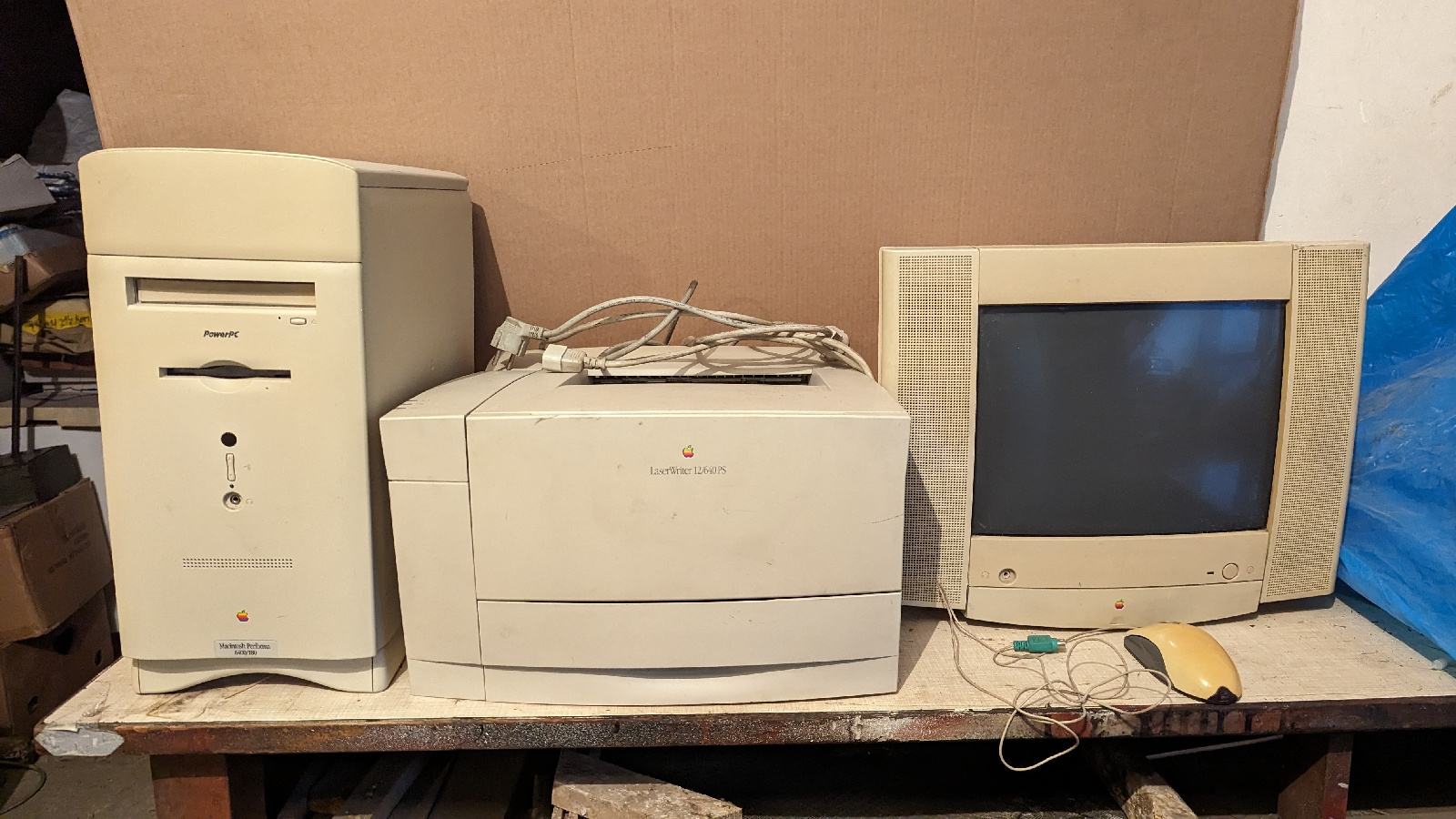 Apple računalo, monitor i printer iz 1996.