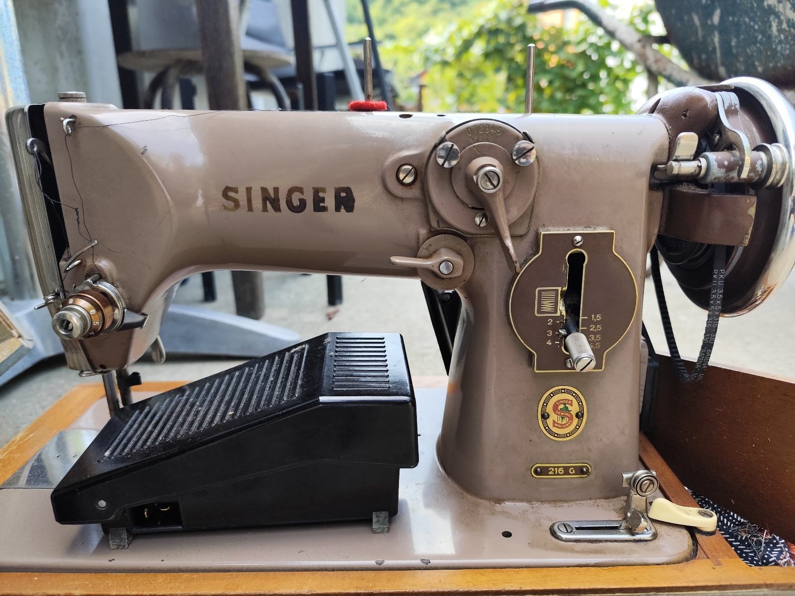 Mašina SINGER 216 G