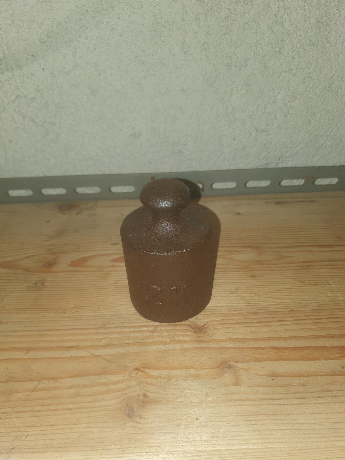 stari uteg za vaganje 2kg