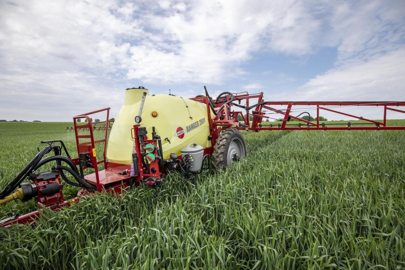 Vučena prskalica Hardi Ranger 2500 litara / 21 metar