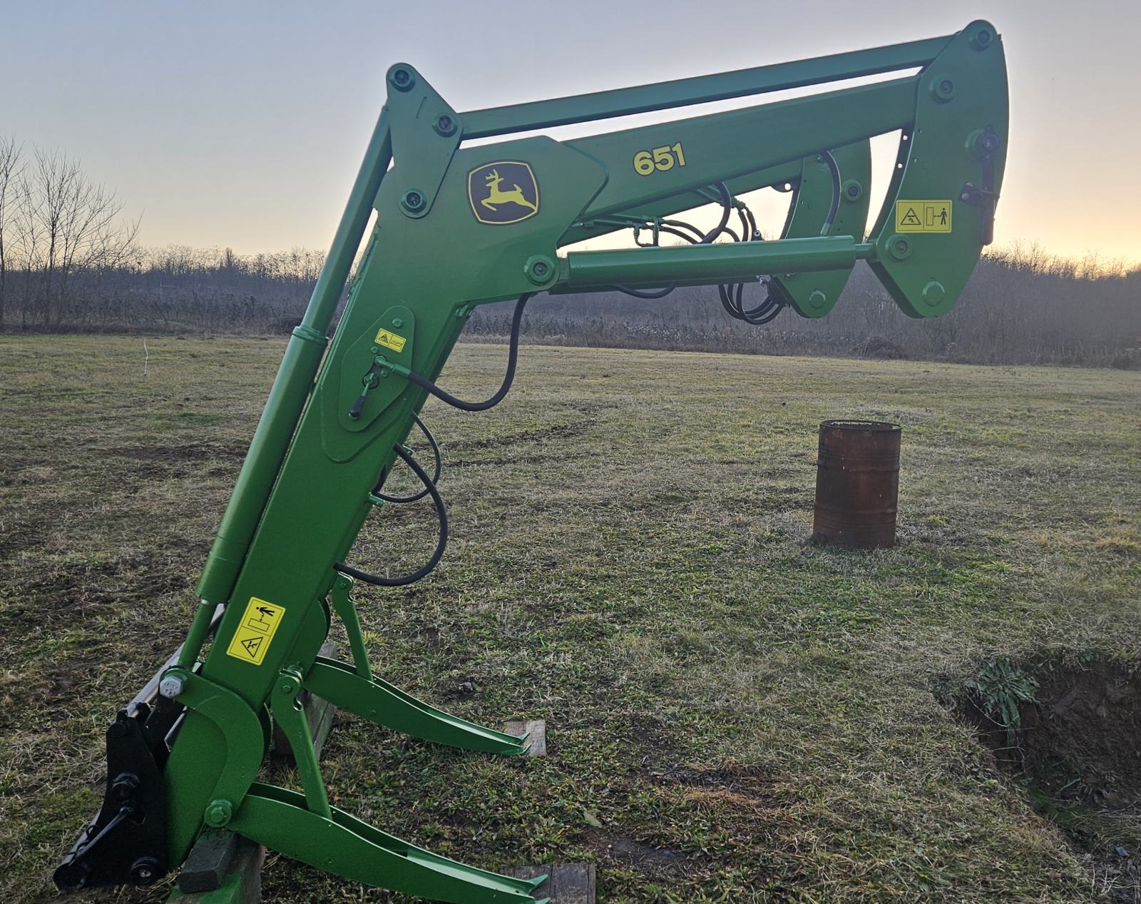 PRVI UTOVARIVAČ JOHN DEERE 651-PROFI