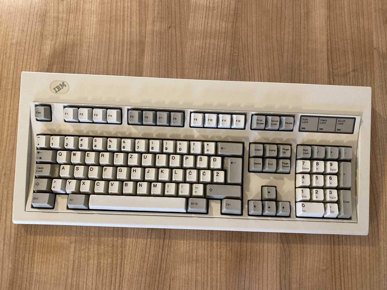 IBM model M mehanička tipkovnica (RANI MODEL 88' GODINA)