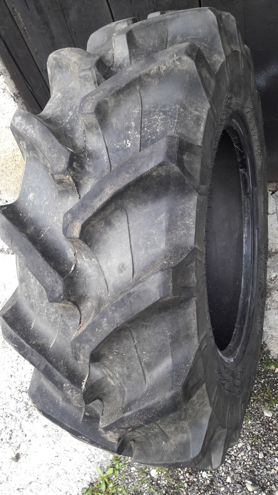 Gume za traktor 320/70R20