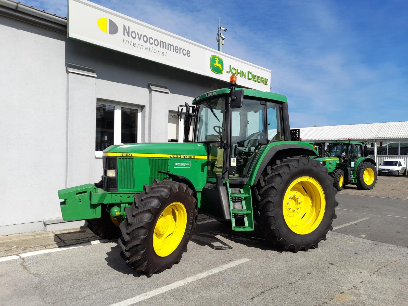 6810 John Deere