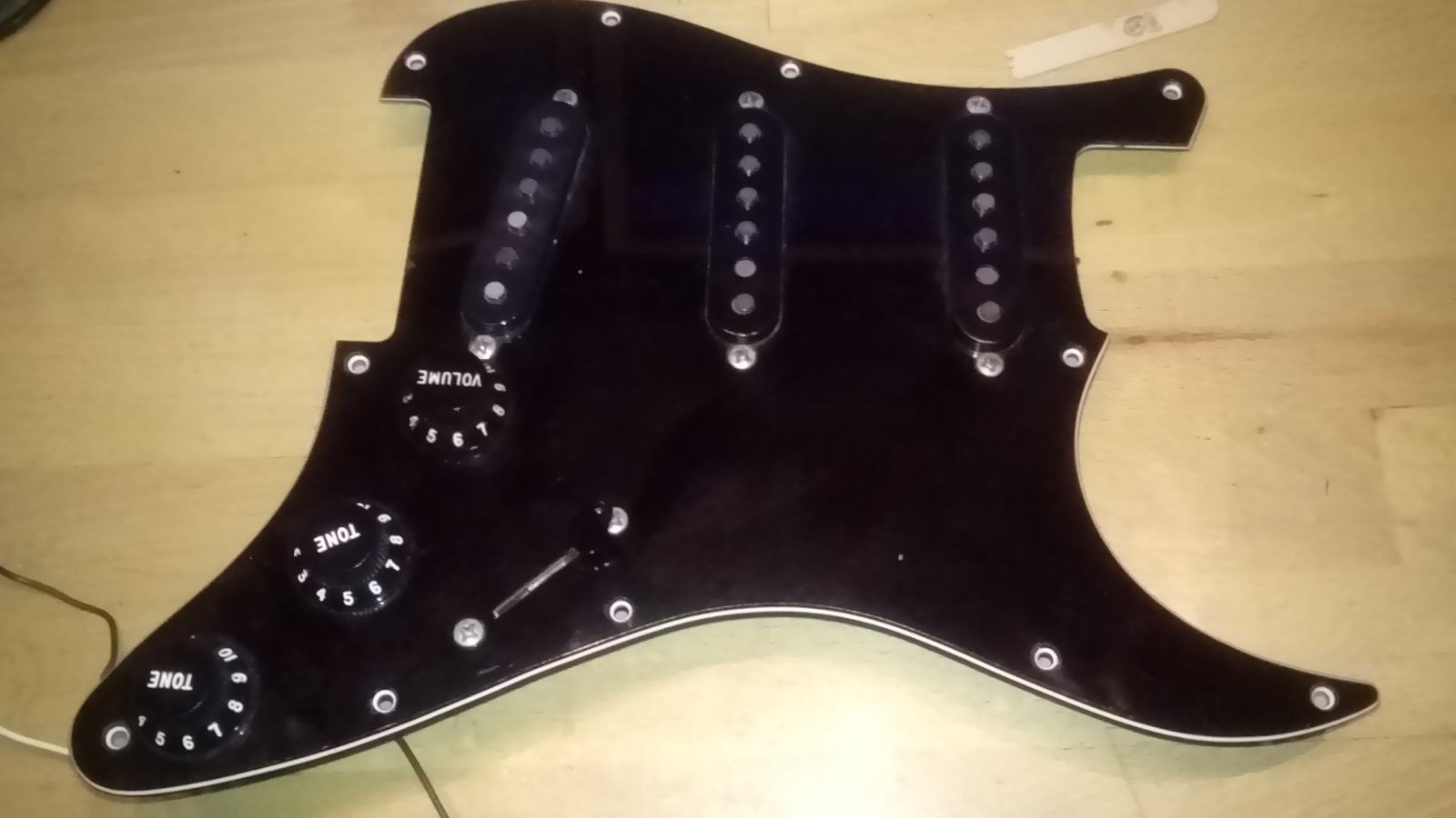 elektronika-fender-stratocaster