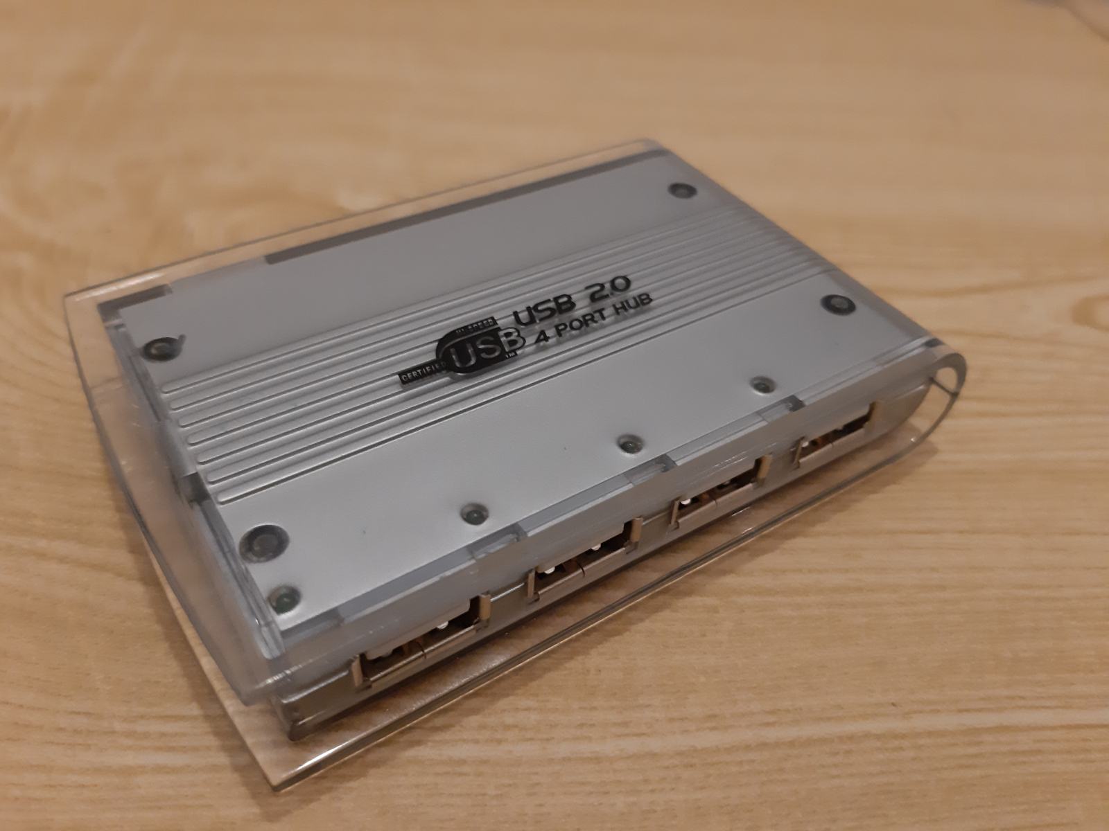 USB Hubovi sa 4 USB porta (USB kabel uključen)