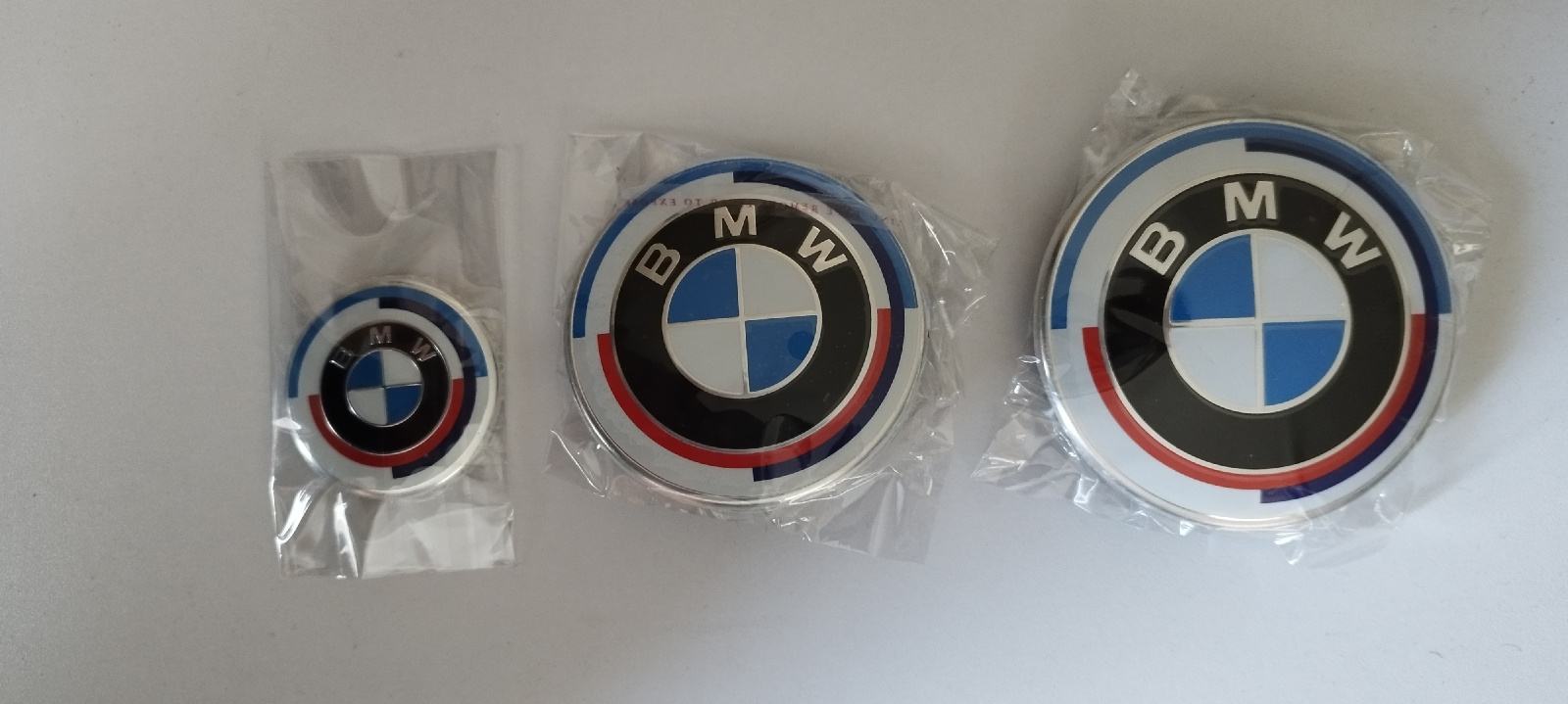 2 Distintivi BMW 50 Anni 82 Mm + 74 Mm / 2 Emblemi Con Logo - Foto 2