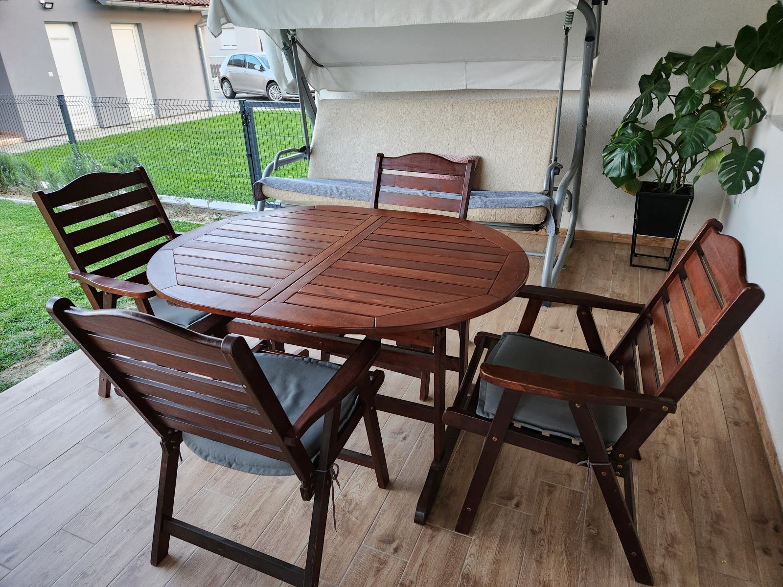 Stol i stolice za terasu