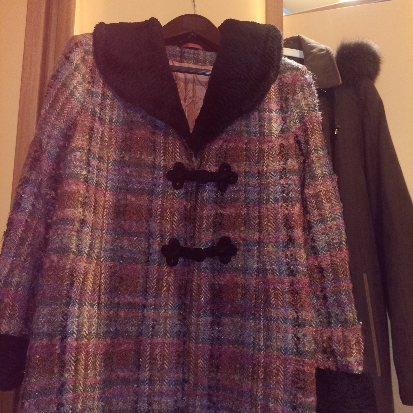 ŠARENI KAPUT BUKLE KARIRANI KRZNO ELEGANTAN VUNENI UZOR 44 2XL