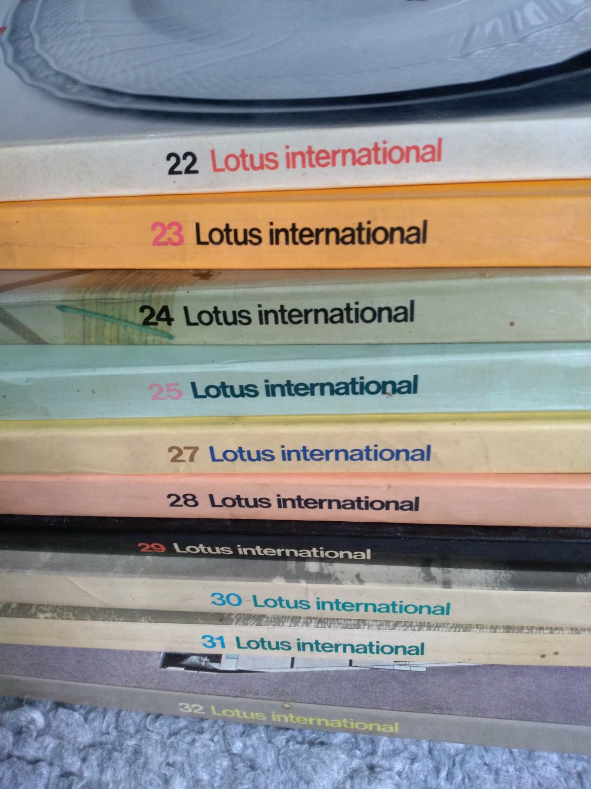 LOTUS INTERNATIONAL , tromjesečni časopis za arhitekturu, 10 brojeva