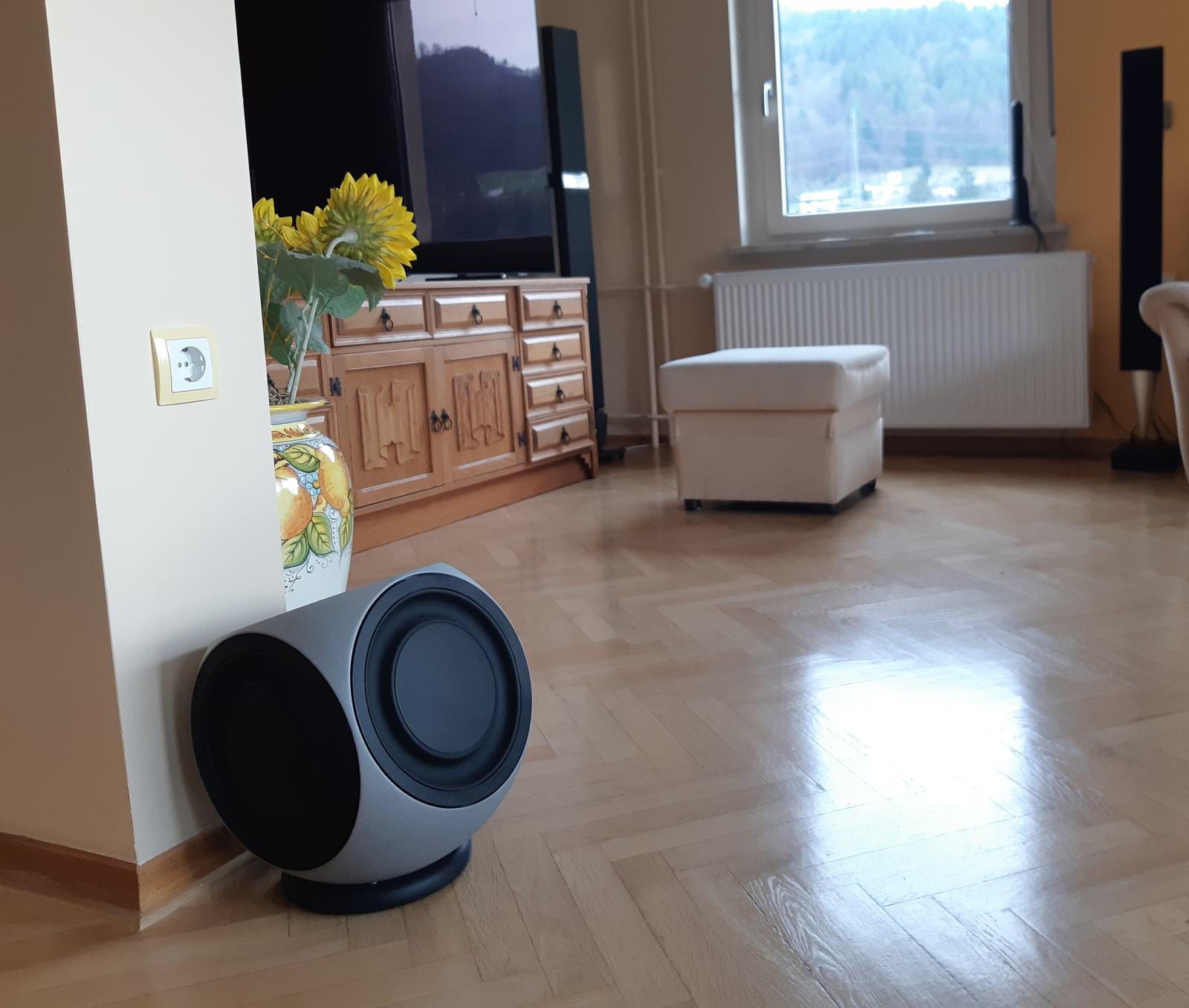 Bang & Olufsen BeoLab 2, vrhunski aktivni subwoofer, 850W, od 23 HZ